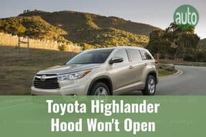 Toyota Highlander with hills in the background